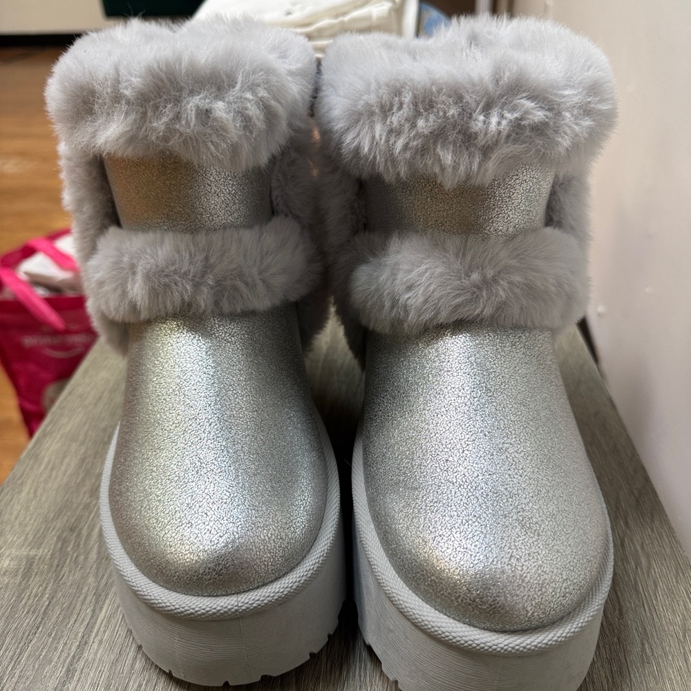 🎉SALE🎉 Silver Fur Boots